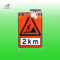 高速公路施工太阳能发光警示牌 施工200米告示牌 车道数减少标志